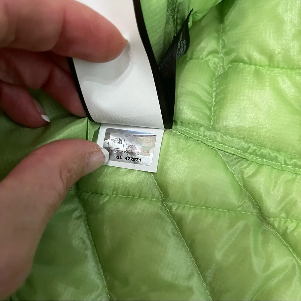 The North Face Thermoball Bright Green Jacket - Picture 5 of 9